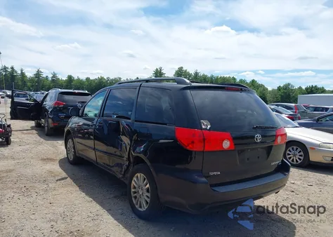2010 Toyota Sienna Xle z USA, uszkodzony, nr VIN 5TDDK4CC5AS034121